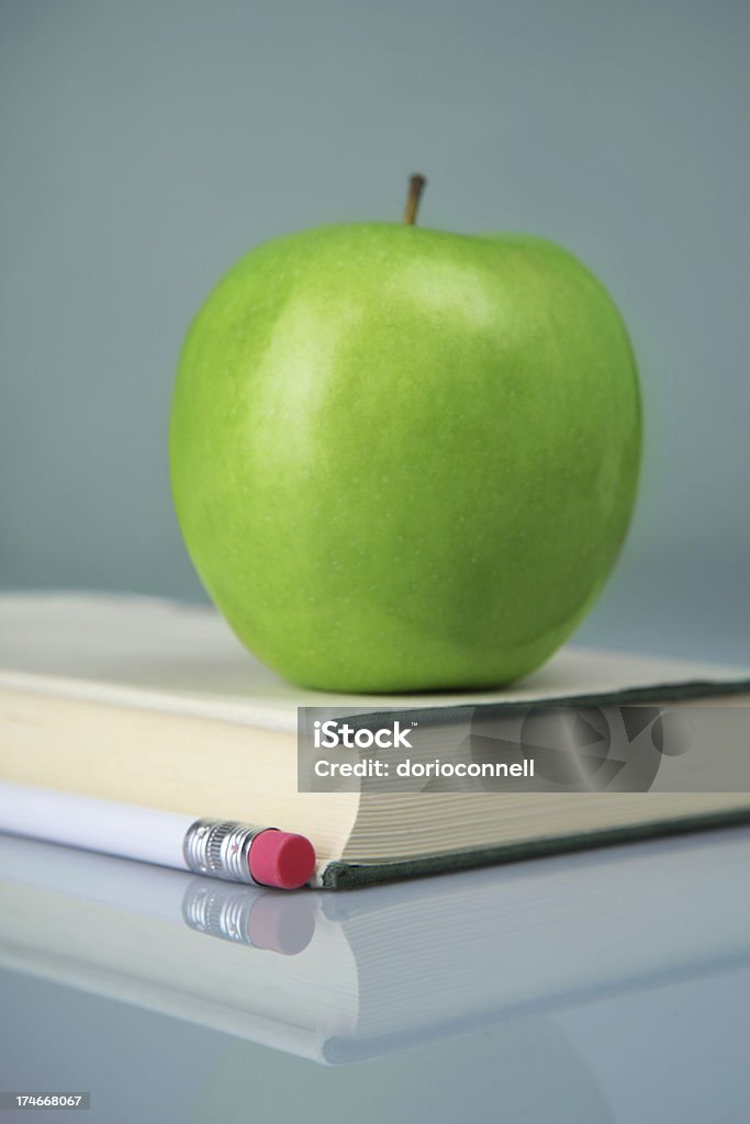 Livro com apple - Royalty-free Comida Foto de stock