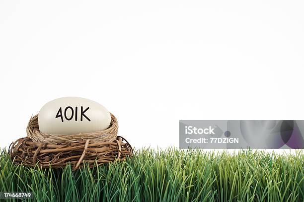 Foto de 401 K Nest Fundo e mais fotos de stock de 401k - Palavra inglesa - 401k - Palavra inglesa, Aposentadoria, Branco