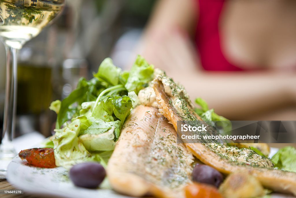 연어색 샐러드 - 로열티 프리 건강한 생활방식 스톡 사진