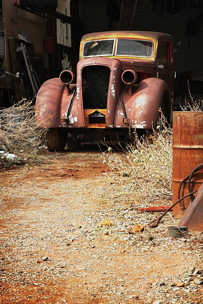 camion rustbucket antique car - vehicle door vintage car collectors car sedan foto e immagini stock