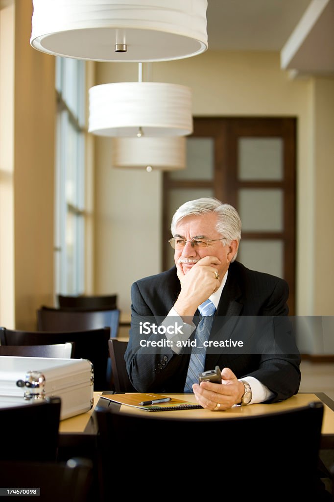 Reifer Geschäftsmann in Gedanken versunken - Lizenzfrei 60-69 Jahre Stock-Foto