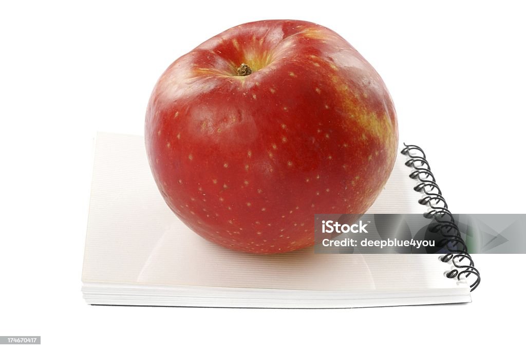 Mela rossa su un po'di preavviso libro - Foto stock royalty-free di Alimentazione sana