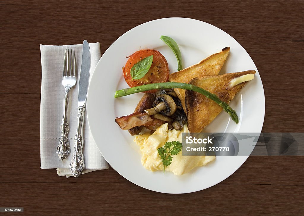 Big жареной английский завтрак на деревянном столе фоне - Стоковые фото Английский завтрак роялти-фри