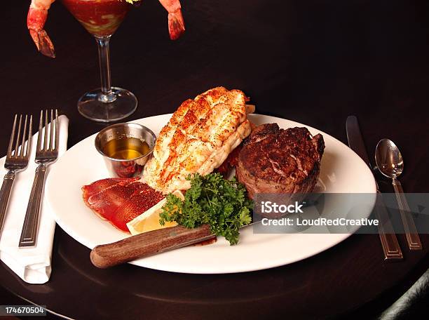 Empada De Carne E Jantar De Lagosta - Fotografias de stock e mais imagens de Carne e Frutos do Mar - Carne e Frutos do Mar, Lagosta - Marisco, Bife