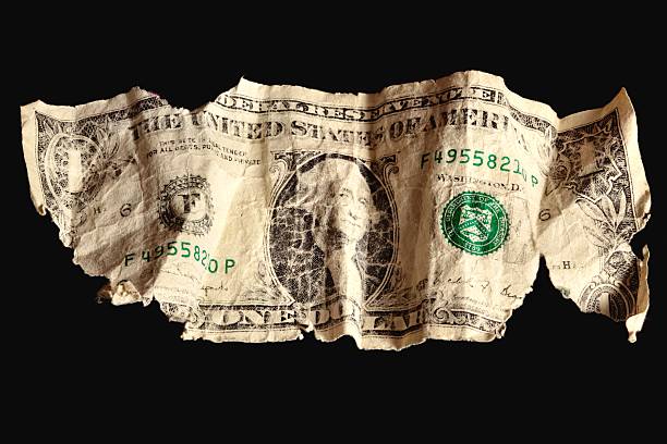 vestidas, amarrotado, rasgado dólar em fundo preto - crumpled currency dollar folded imagens e fotografias de stock