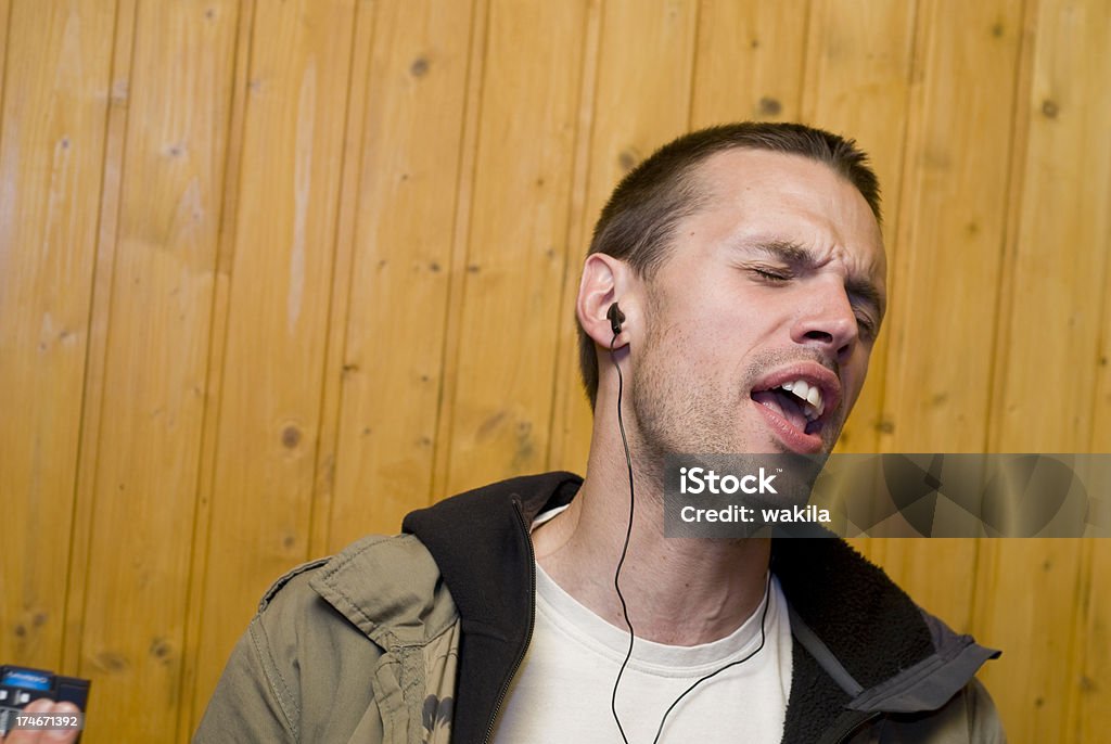 Homem ouvindo música - Foto de stock de Acordar royalty-free
