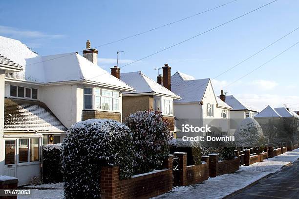 주택 보장 인공눈 집에 대한 스톡 사진 및 기타 이미지 - 집, 겨울, 영국