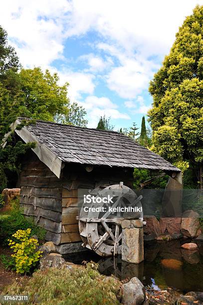 Waterwheel Foto de stock y más banco de imágenes de Casita de campo - Casita de campo, Cuento de hadas, Agua