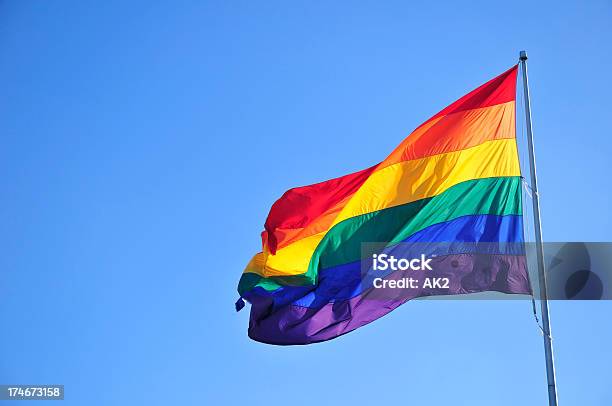 Bandiera Arcobaleno - Fotografie stock e altre immagini di Bandiera multicolore - Bandiera multicolore, Orgoglio, Bandiera