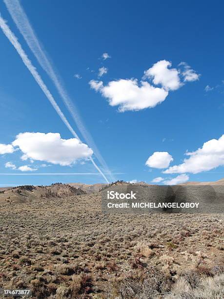 Aereo Scia Aerea - Fotografie stock e altre immagini di Abbandonato - Abbandonato, Aereo di linea, Ambientazione esterna