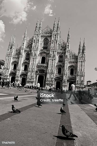 Milano In Bianco E Nero - Fotografie stock e altre immagini di Architettura - Architettura, Bianco e nero, Bizzarro