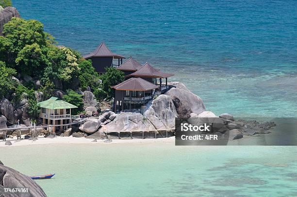 Bungalow Di Fronte Alla Spiaggia Di Paradiso - Fotografie stock e altre immagini di Acqua - Acqua, Ambientazione tranquilla, Asia