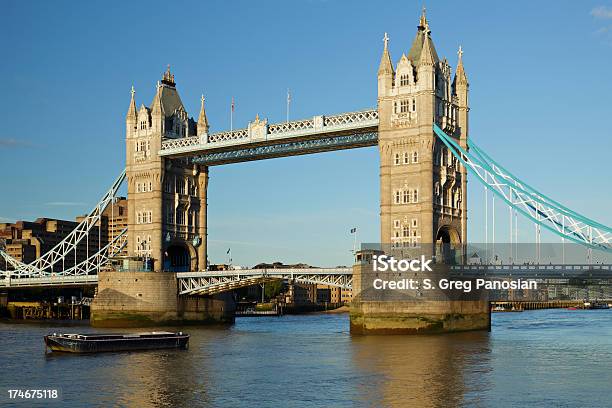 Tower Bridge Foto de stock y más banco de imágenes de Aire libre - Aire libre, Arquitectura, Ciudad de Londres