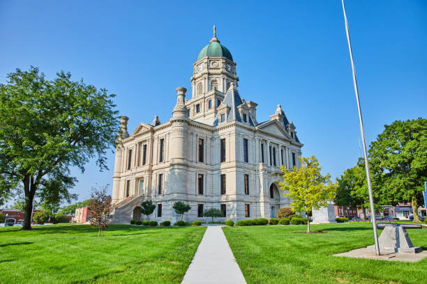 istock Straight sidewalk path leading to Whitley County Courthouse on bright summer day 1746755265