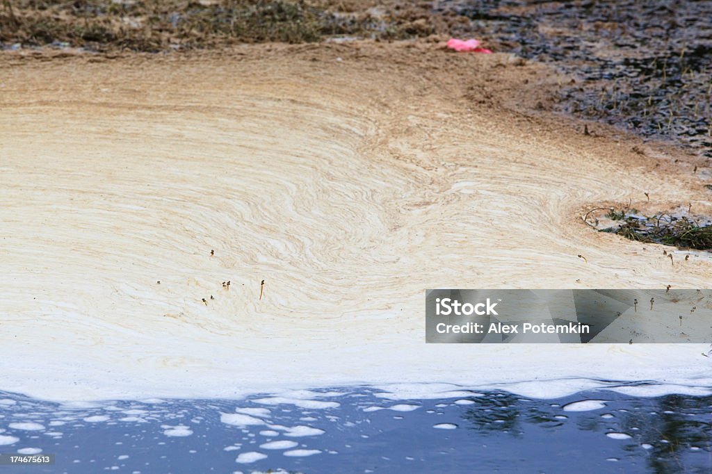 Загрязнение воды: Токсичные отходы - Стоковые фото Антисанитарный роялти-фри