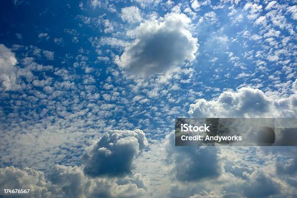 Schöne Wolkengebilde Stockfoto und mehr Bilder von Blau - Blau, Cumulus, Dramatischer Himmel