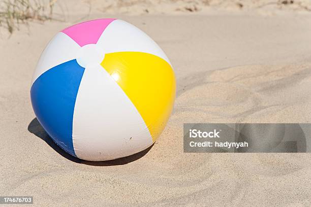 Beach Ball Stockfoto und mehr Bilder von Blau - Blau, Bunt - Farbton, Einzelner Gegenstand