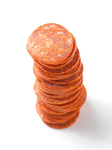 stapel pepperoni-pizza - salami pepperoni cold cuts portion stock-fotos und bilder