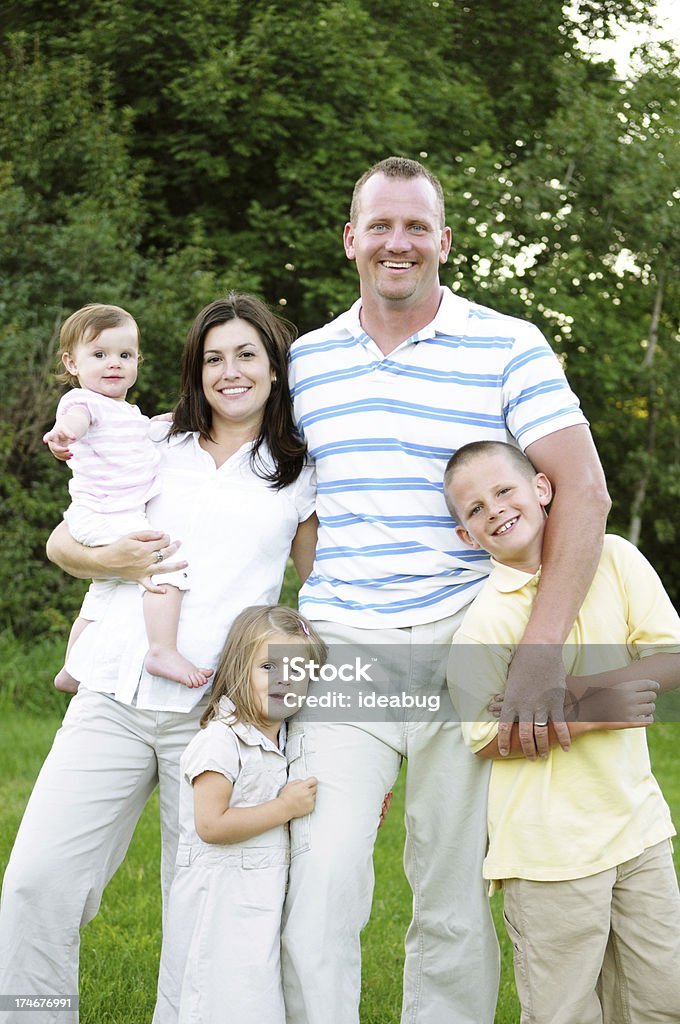 Feliz familia de cinco - Foto de stock de 2-3 años libre de derechos