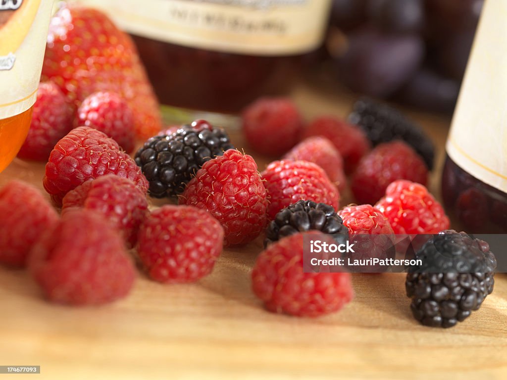 Frutas frescas com Jarros de Jam - Royalty-free Alimentação Saudável Foto de stock