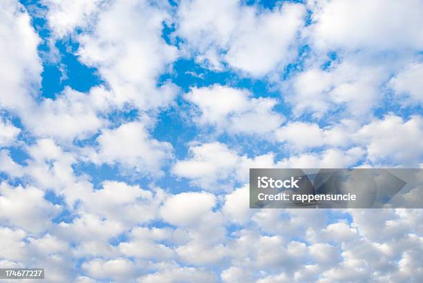 Sfondo Di Cloud - Fotografie stock e altre immagini di Ambientazione esterna - Ambientazione esterna, Blu, Cielo