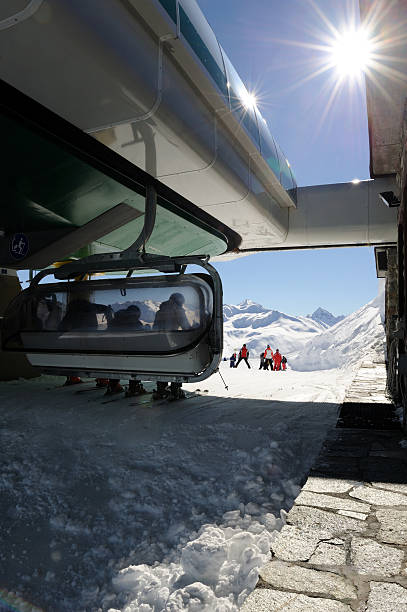 кресло подъем - dolomites ski lift winter ski track с�токовые фото и изображения