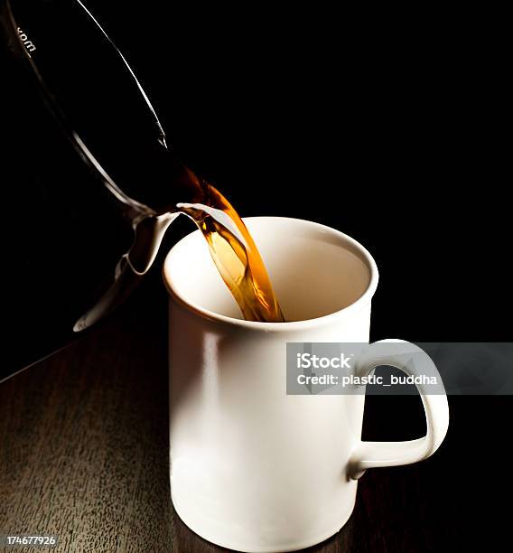 Foto de Servindo Café e mais fotos de stock de Acordar - Acordar, Bebida, Bebida não alcoólica