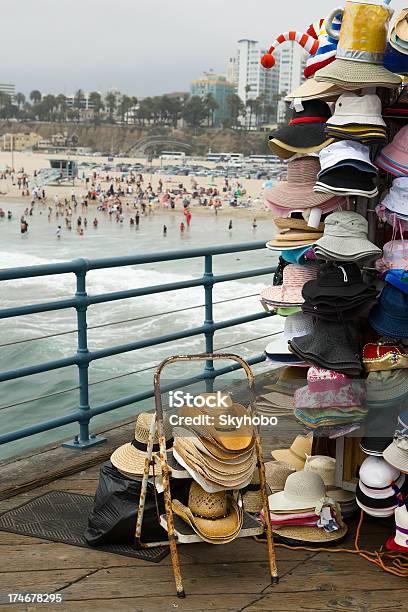 Photo libre de droit de Chapeaux En Vente banque d'images et plus d'images libres de droit de Californie - Californie, Chapeau, Chapeau de cow-boy