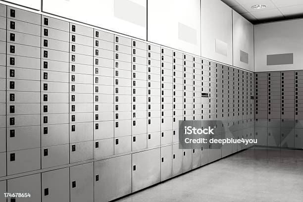 Lockboxesschließfächer Foto de stock y más banco de imágenes de Caja de Seguridad - Caja de Seguridad, Caja de dinero, Habitación
