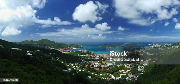 Foto de Vista De St Thomas e mais fotos de stock de Azul - Azul, Barco a Vela, Barco de passageiros