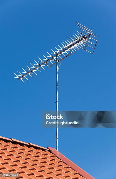 Tvantenne Stockfoto und mehr Bilder von Antenne - Antenne, Blau, Dach
