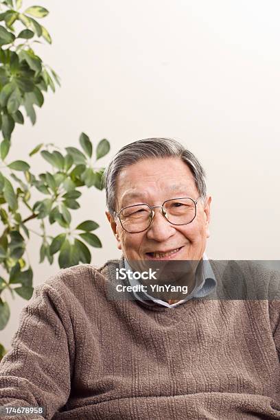 Senior Hombre Asiático Vermont Foto de stock y más banco de imágenes de 80-89 años - 80-89 años, Adulto, Alegre