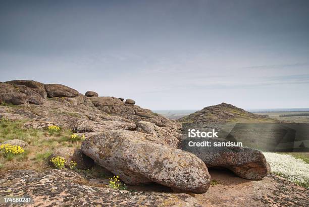 Große Steine Stockfoto und mehr Bilder von Am Rand - Am Rand, Anhöhe, Bedeckter Himmel