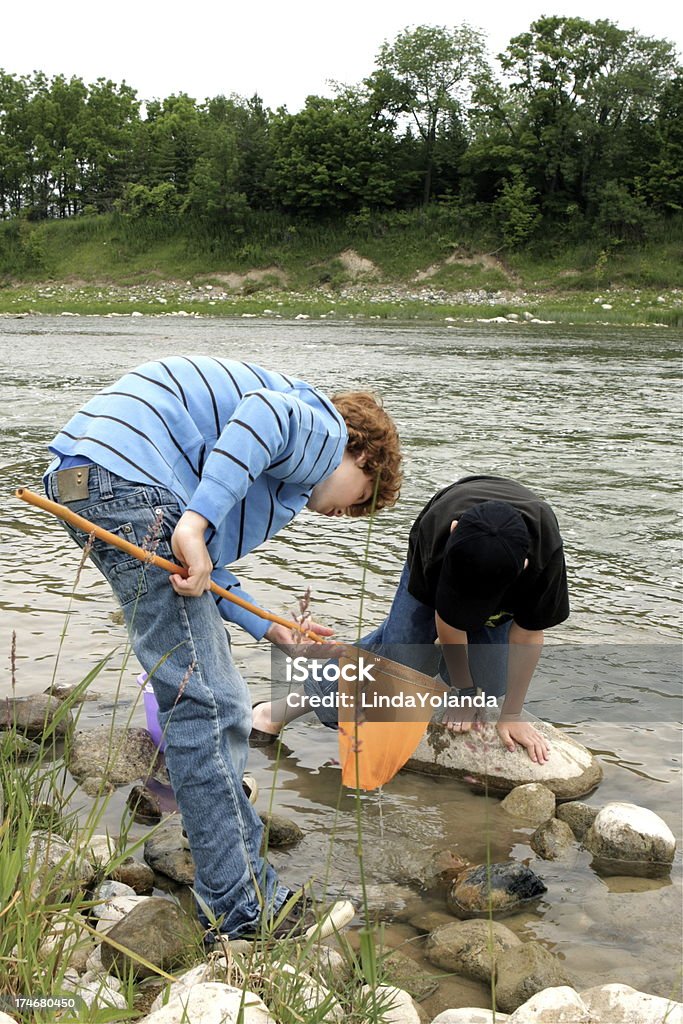 Jungen auf den Fluss - Lizenzfrei Entdeckung Stock-Foto