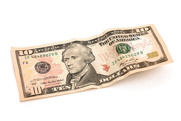 약간 구겨진 10 달러 지폐 미국 통화 - ten dollar bill 뉴스 사진 이미지