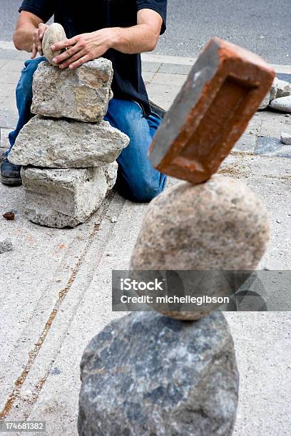 Di Bilanciamento Rocks - Fotografie stock e altre immagini di Adulto - Adulto, Ambientazione esterna, Ammucchiare