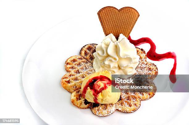 Delicioso Creme De Gelo Waffle - Fotografias de stock e mais imagens de Açúcar em Pó - Açúcar em Pó, Batido - Modo de Preparação de Comida, Comida