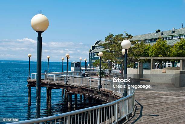 Foto de Pier O Seattle Waterfront e mais fotos de stock de Porto comercial - Porto comercial, Píer, Seattle