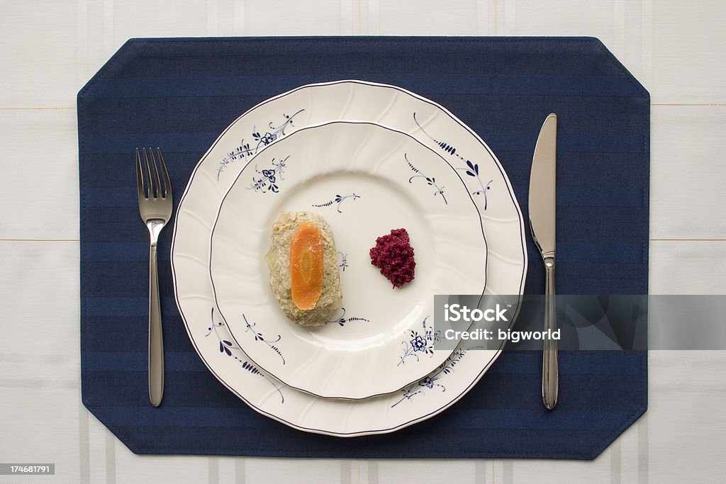 Gefilte peixe com raiz-forte - Foto de stock de Botar a Mesa royalty-free