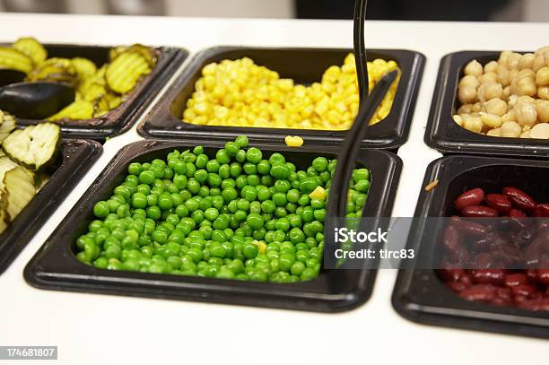 Photo libre de droit de Bar À Crudités De Légumes Secs Et Légumes banque d'images et plus d'images libres de droit de Acier - Acier, Acier inoxydable, Aliment