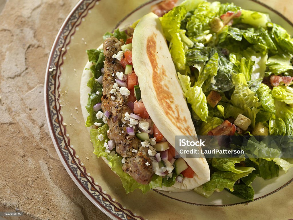 Souvlaki avvolto con insalata Ceaser - Foto stock royalty-free di Cucina mediterranea