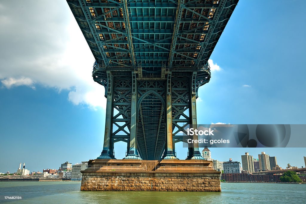 Sotto il ponte di Manhattan - Foto stock royalty-free di Acciaio