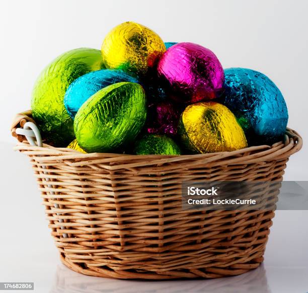 Huevos De Pascua Foto de stock y más banco de imágenes de Alimento - Alimento, Amarillo - Color, Azul