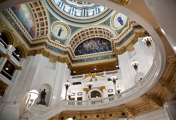 varanda e teto em pennsylvania state capitol building - pennsylvania harrisburg government state - fotografias e filmes do acervo