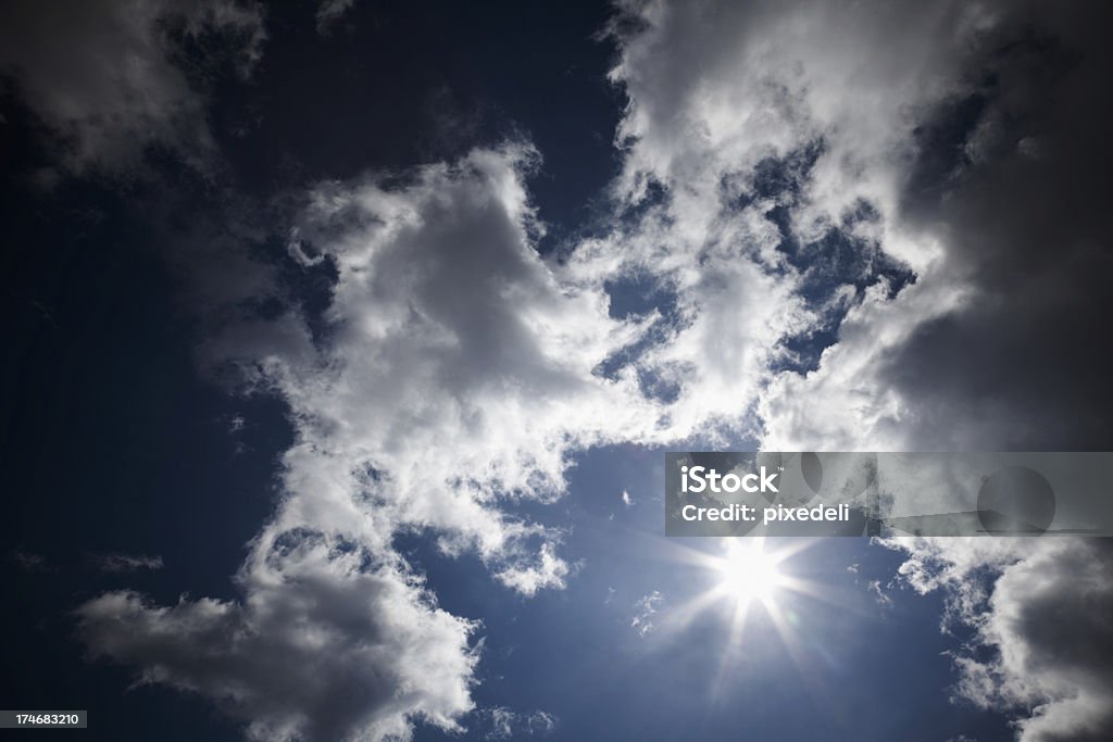 Nuages dramatiques - Photo de Beauté libre de droits