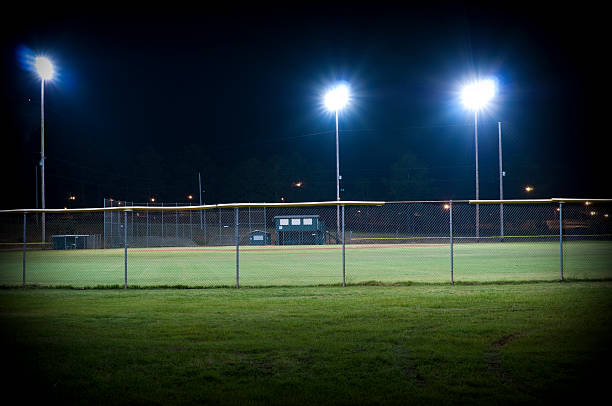 Beisebol Park à noite - fotografia de stock