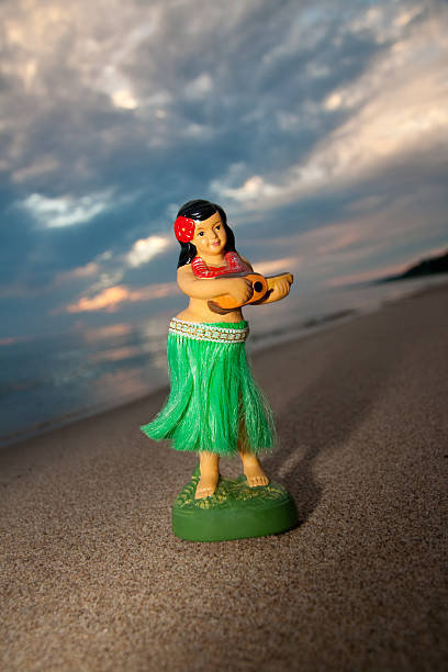 フラダンサー - hula dancer retro revival hula dancing doll ストックフォトと画像