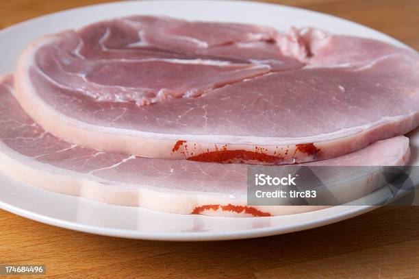 Dos Materias Primas Gammon Bistecs Foto de stock y más banco de imágenes de Alimento - Alimento, Bistec, Blanco - Color