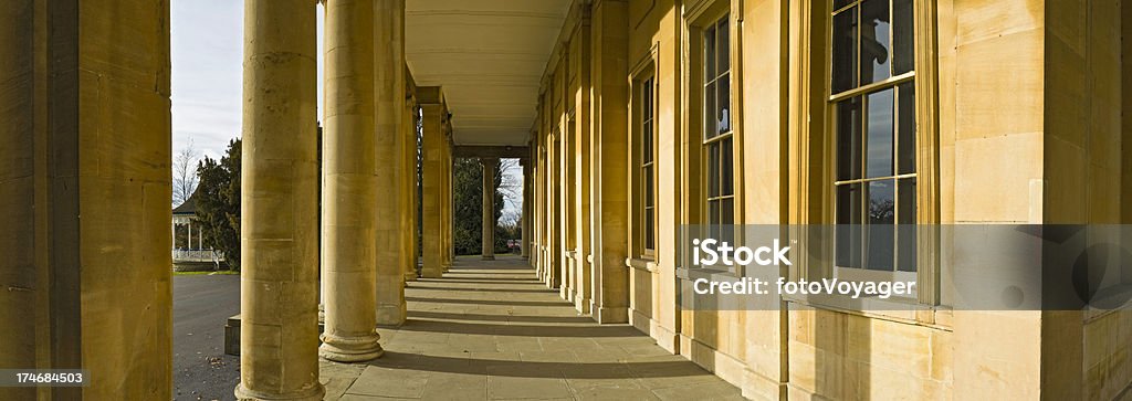 Georgian spa pump room Cheltenham, Royaume-Uni - Photo de Colonnade libre de droits