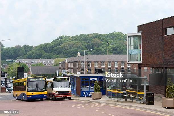 Stazione Degli Autobus - Fotografie stock e altre immagini di Regno Unito - Regno Unito, Stazione di autobus, Ambientazione esterna